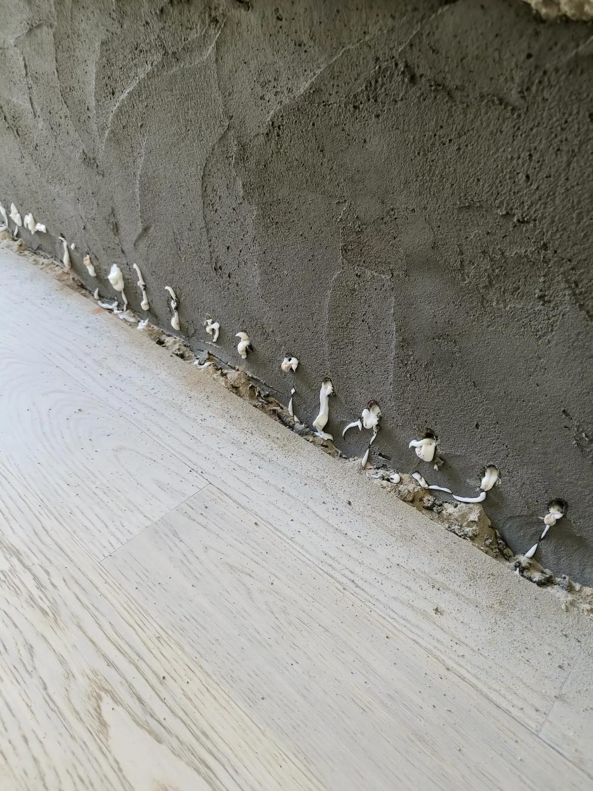 Enjeksiyon bariyeri sonrası delik kapatma işlemi